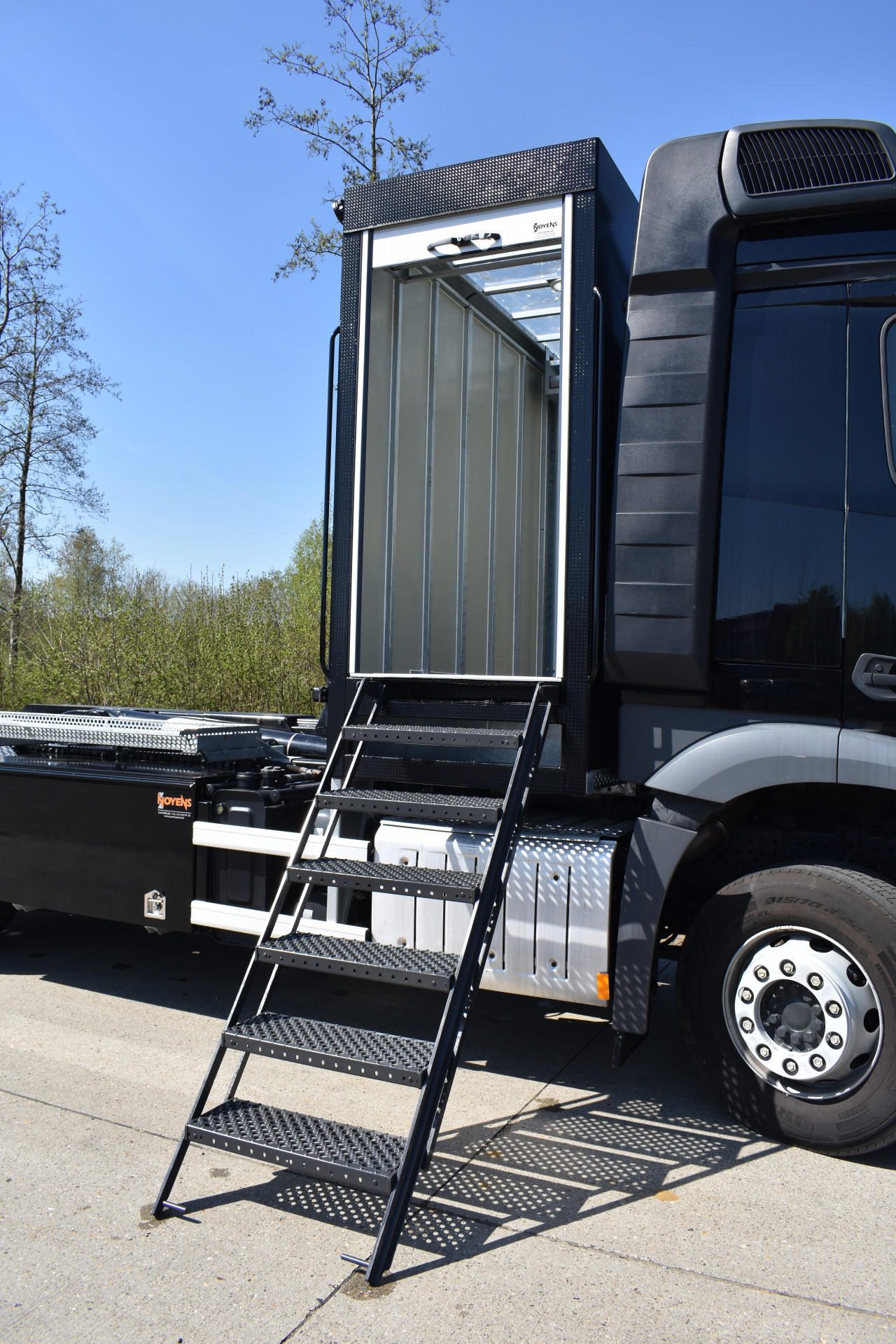 Economie Overtuiging Trek Ombouwen bestaande vrachtwagen & opbouw van materiaalkoffer achter cabine  op Mercedes in Kontich › Jan Noyens - Kasterlee