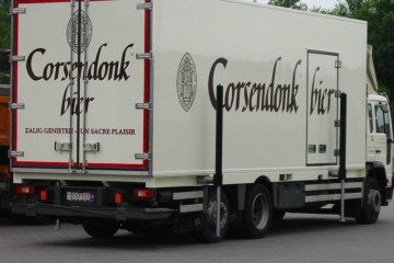 Hydraulisch afzetsysteem met geïsoleerde laadkast in Turnhout