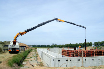 Laadkraan Copma 870.6J6 met open laadbak en zijborden op MAN in Lichtaart 