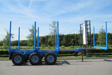 Mallejan voor boomstam transport in Lichtaart 