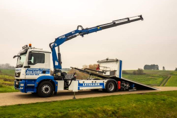 Laadkraan 170.3 met schuifplateau op MAN in Korbeek-Dijle