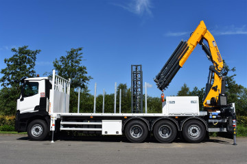 Laadkraan Copma 450.8 met open laadplateau op RENAULT in Meeuwen