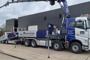 Laadkraan Copma 530.6J6 met 20T containersysteem op VOLVO in Balen