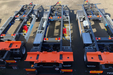 2x Containeraanhangwagens BUSI GROUP in Geel