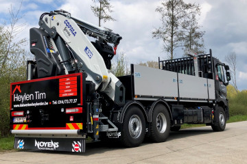 Laadkraan Copma 530.7J4 met open laadbak op Renault in Tielen