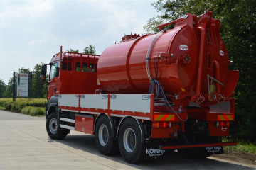 Open laadbak met alu zijborden voor putboringen 