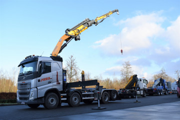 Laadkraan Copma 530.6J4 met 20T containersysteem op VOLVO in Kasterlee