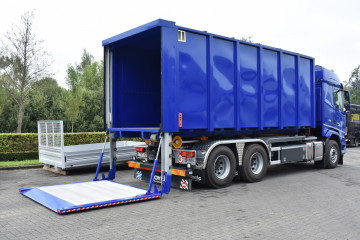 Container met Dhollandia laadbrug in Herenthout