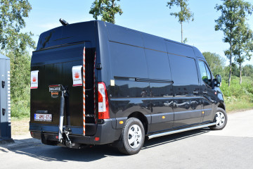 Dhollandia laadbrug op Renault Master in Turnhout