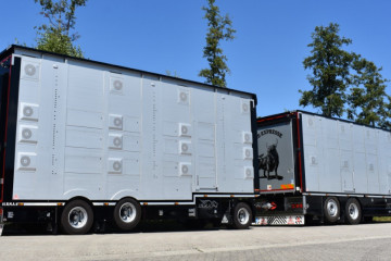 IRMA vrachtwagen + aanhangwagen op VOLVO in Papekop