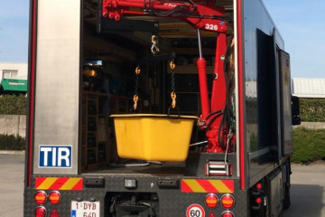 Laadkraan Ferrari op vrachtwagen in Baasrode