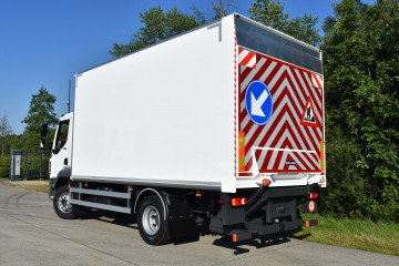 Gesloten laadkast met laadbrug op DAF in Hulshout