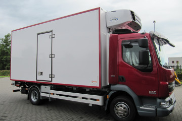 Geïsoleerde laadkast met rolluik op DAF in Geel 