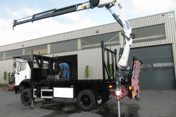 Laadkraan Copma 210.3 met open laadbak op Mercedes in Pulle 