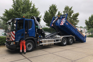 Laadkraan Copma 168.3 met containersysteem 20T Busi Group op SCANIA in Lille 