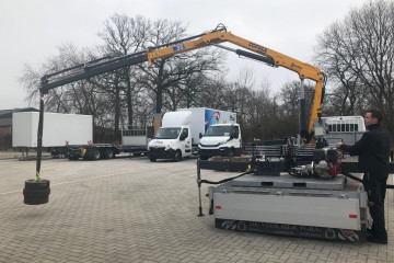 Laadkraan COPMA 35.3 op afneembaar onderframe BE-trailer in Turnhout 