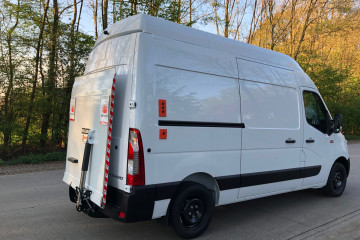 Dhollandia laadbrug op Renault Master in Lille