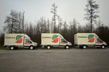 3x Geïsoleerde laadkasten voor het transport van gekoeld vlees op Ford in Geel