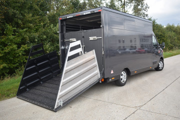 Veelaadkast IRMA met enkele laadvloer op Renault Master in Sint-Lenaarts 