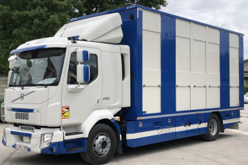 Veelaadkast IRMA met 2 laadvloeren op VOLVO in Bekegem