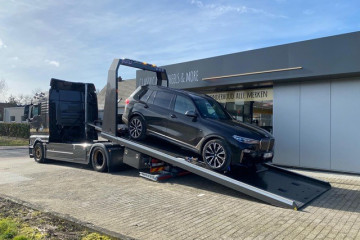 Autotransporter met kippend-afschuifplateau op MAN in Tremelo