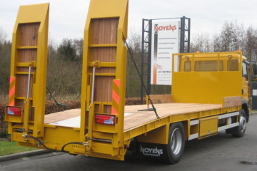 Open laadplateau met Dhollandia oprijrampen op MAN in Herselt