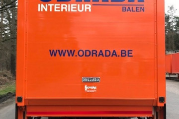 Gesloten laadkast met Dhollandia laadbrug op IVECO in Balen 