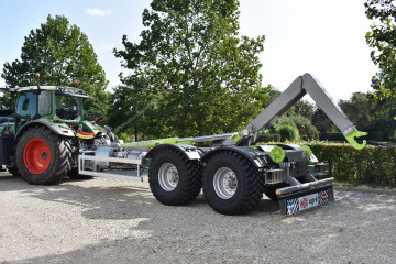 ROAGNA haakarm landbouw-aanhangwagen in Geel 