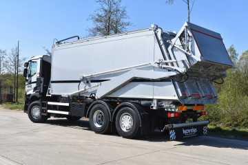 Kipper voor slachtafval transport op Renault in Hulshout