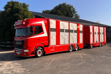 Veelaadkast IRMA met 2 laadvloeren op DAF in Bakel