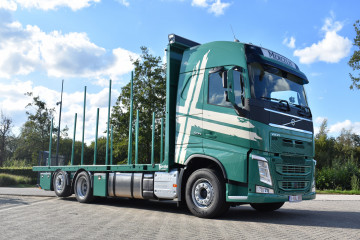 Afzetbare open laadplateau voor strotransport op VOLVO in Weelde