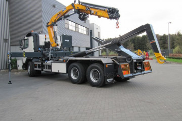 Laadkraan Copma 220.7 met containersysteem 20T Busi Group op Volvo in Leopoldsburg