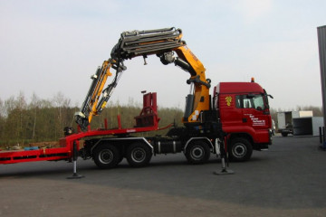 Laadkraan Copma 810.8J6 op trekker MAN in Weesp