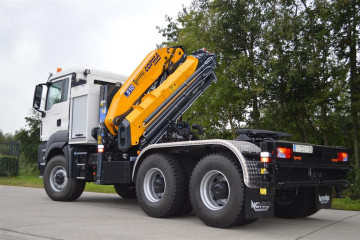 Laadkraan Copma 510.8 op MAN trekker in Lichtaart