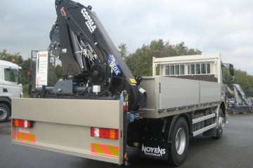 Laadkraan Copma 150A.4 met open laadbak op Mercedes in Niel