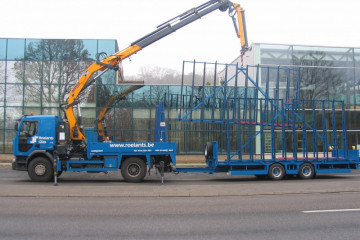 Laadkraan Copma 320.5J4 met open laadbak op Renault en aanhangwagen met ramendrager in Aarschot