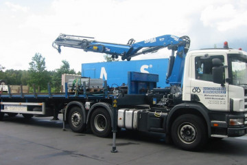 Laadkraan Copma 240.4 op trekker SCANIA in Herentals