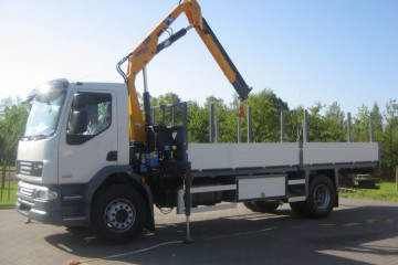 Laadkraan Copma 90.2 met open laadbak en zijborden op DAF in Tielen