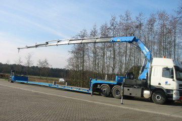 Laadkraan Copma 430.8 op trekker DAF in Rijkevorsel