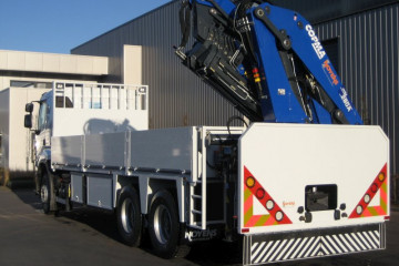 Laadkraan Copma 280A.6J4 met open laadbak op Renault in Rijkevorsel