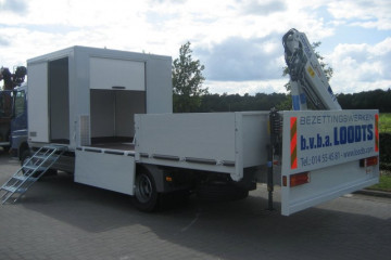 Laadkraan Copma 38.3 met open laadbak op Mercedes in Tielen