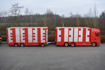 IRMA vrachtwagen + aanhangwagen op SCANIA in Baarle-Nassau 