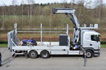 Laadkraan Copma 360.4 met open laadbak en oprijrampen op Scania in Olen