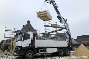 Laadkraan Copma 530.7J4 met open laadbak op RENAULT in Vorselaar