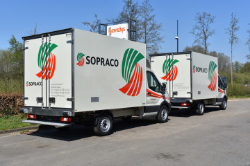 2x Geïsoleerde laadkasten voor het transport van gekoeld vlees op Ford in Geel 