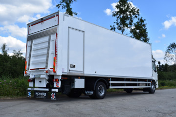 Gesloten laadkast met Dhollandia laadbrug op DAF in Hulshout