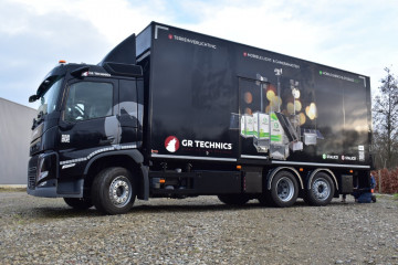 Gesloten Laadkast Schuifzeil Laadbrug Dhollandia Volvo Gr Technics Stalico (22) (middel)