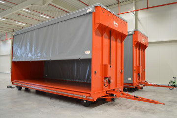 Aanhangwagen met schuifzeilopbouw voor intern transport in Hoogstraten