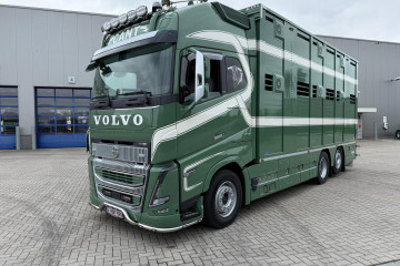 Veelaadkast IRMA met 2 laadvloeren op VOLVO in Meerdonk