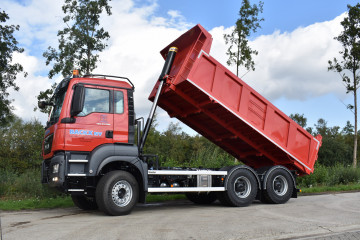 Kipper op MAN in Sint-Lenaarts